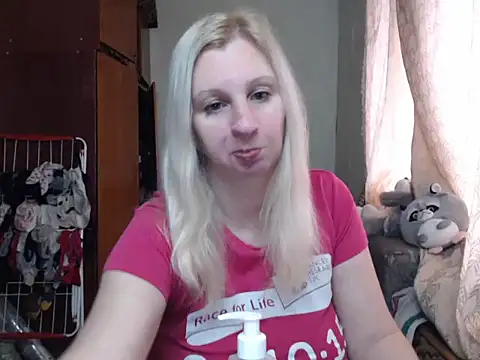 Snapshot of BustyBlond chatting on January 2025 11:01:02 AM BustyBlond online show from January 2025 11:01:02 AM