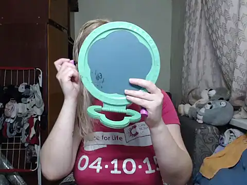 Snapshot of BustyBlond chatting on January 2025 05:24:01 AM BustyBlond online show from January 2025 05:24:01 AM