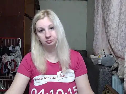 Snapshot of BustyBlond chatting on January 2025 05:42:01 AM BustyBlond online show from January 2025 05:42:01 AM