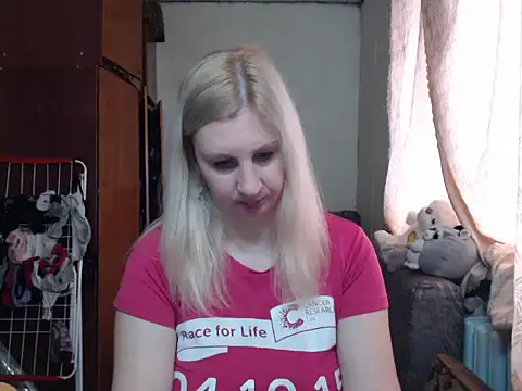 Snapshot of BustyBlond chatting on January 2025 09:39:01 AM BustyBlond online show from January 2025 09:39:01 AM