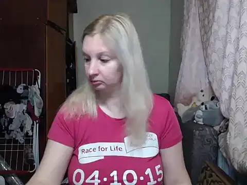 Snapshot of BustyBlond chatting on January 2025 06:01:02 AM BustyBlond online show from January 2025 06:01:02 AM