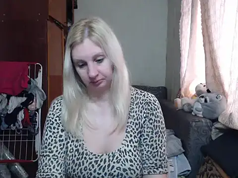 Snapshot of BustyBlond chatting on January 2025 12:13:01 PM BustyBlond online show from January 2025 12:13:01 PM