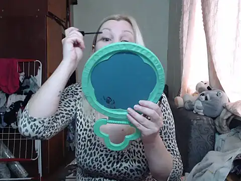 Snapshot of BustyBlond chatting on January 2025 05:52:02 AM BustyBlond online show from January 2025 05:52:02 AM