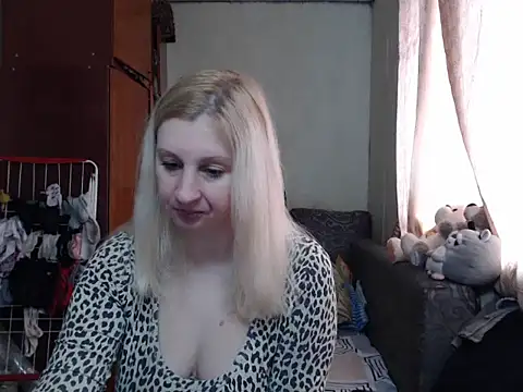Snapshot of BustyBlond chatting on January 2025 09:05:01 AM BustyBlond online show from January 2025 09:05:01 AM