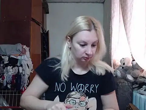 Snapshot of BustyBlond chatting on February 2025 06:43:02 AM BustyBlond online show from February 2025 06:43:02 AM