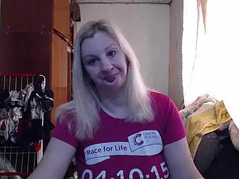 Snapshot of BustyBlond chatting on February 2025 05:58:01 AM BustyBlond online show from February 2025 05:58:01 AM