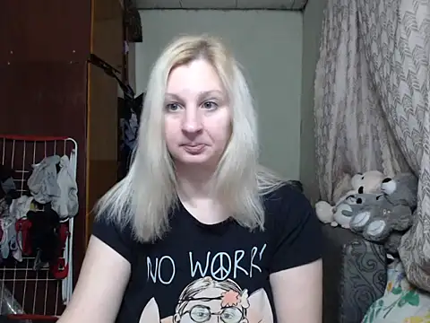 Snapshot of BustyBlond chatting on February 2025 03:18:02 PM BustyBlond online show from February 2025 03:18:02 PM