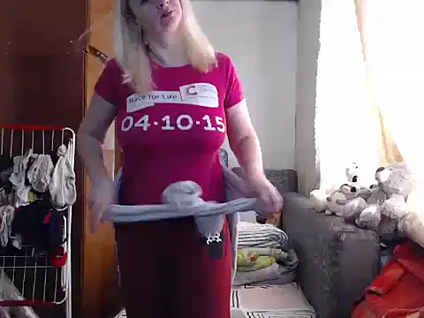 Snapshot of BustyBlond chatting on February 2025 06:51:01 AM BustyBlond online show from February 2025 06:51:01 AM