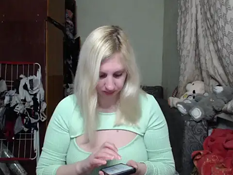 Snapshot of BustyBlond chatting on February 2025 04:03:02 PM BustyBlond online show from February 2025 04:03:02 PM