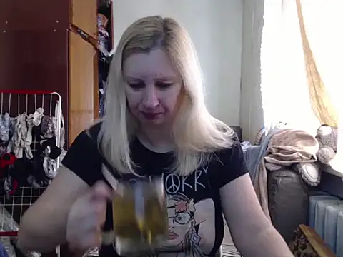 Snapshot of BustyBlond chatting on February 2025 07:01:01 AM BustyBlond online show from February 2025 07:01:01 AM