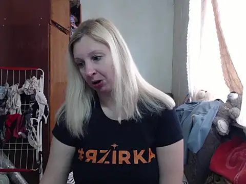 Snapshot of BustyBlond chatting on February 2025 11:00:02 AM BustyBlond online show from February 2025 11:00:02 AM