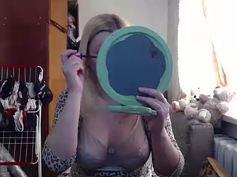 Snapshot of BustyBlond chatting on February 2025 06:37:01 AM BustyBlond online show from February 2025 06:37:01 AM