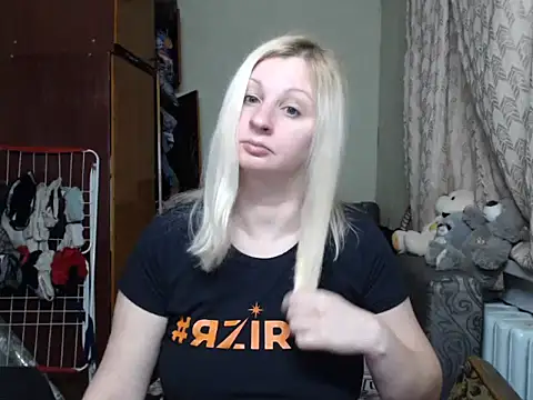 Snapshot of BustyBlond chatting on February 2025 06:11:01 PM BustyBlond online show from February 2025 06:11:01 PM