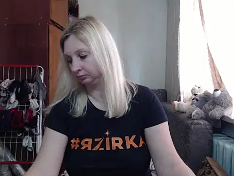 Snapshot of BustyBlond chatting on February 2025 10:04:02 AM BustyBlond online show from February 2025 10:04:02 AM