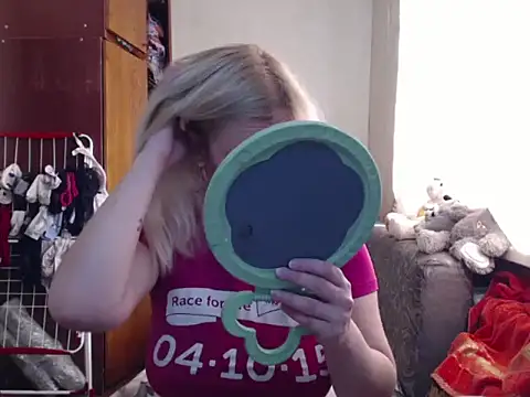 Snapshot of BustyBlond chatting on March 2025 06:21:02 AM BustyBlond online show from March 2025 06:21:02 AM