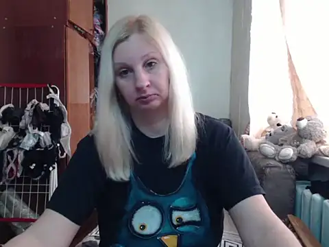 Snapshot of BustyBlond chatting on March 2025 09:21:01 AM BustyBlond online show from March 2025 09:21:01 AM