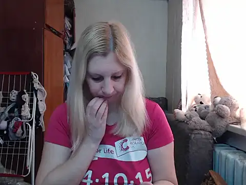 Snapshot of BustyBlond chatting on March 2025 06:07:02 AM BustyBlond online show from March 2025 06:07:02 AM