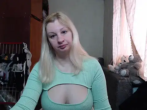 Snapshot of BustyBlond chatting on March 2025 06:03:02 AM BustyBlond online show from March 2025 06:03:02 AM
