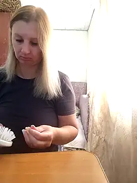 Snapshot of BustyBlond chatting on September 2025 06:13:02 AM BustyBlond online show from September 2025 06:13:02 AM