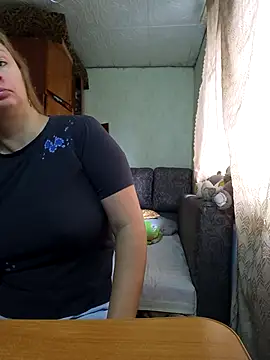 Snapshot of BustyBlond chatting on October 2025 05:28:01 AM BustyBlond online show from October 2025 05:28:01 AM