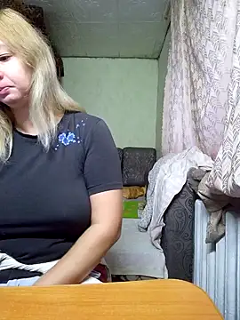 Snapshot of BustyBlond chatting on October 2025 04:42:01 AM BustyBlond online show from October 2025 04:42:01 AM