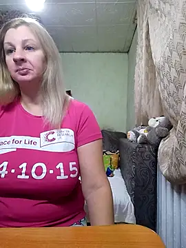 Snapshot of BustyBlond chatting on November 2025 06:06:02 PM BustyBlond online show from November 2025 06:06:02 PM