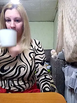 Snapshot of BustyBlond chatting on February 2026 04:39:02 AM BustyBlond online show from February 2026 04:39:02 AM