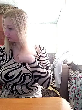 Snapshot of BustyBlond chatting on February 2026 07:04:01 AM BustyBlond online show from February 2026 07:04:01 AM