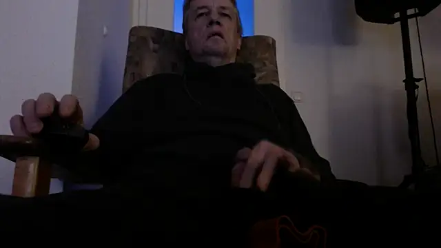 Snapshot of Cordt27 chatting on December 2025 05:29:01 PM Cordt27 online show from December 2025 05:29:01 PM