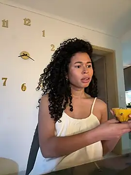 GabriSaenz online show from December 2024 01:18:01 AM