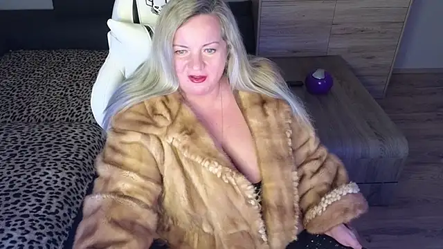 Snapshot of MolligSpielle chatting on February 2025 10:54:01 PM MolligSpielle online show from February 2025 10:54:01 PM