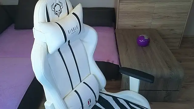 Snapshot of MolligSpielle chatting on February 2025 08:51:02 AM MolligSpielle online show from February 2025 08:51:02 AM