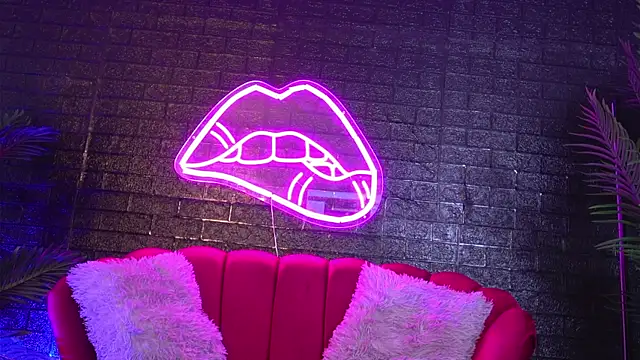 Snapshot of ScarlettQuate chatting on December 2024 05:55:01 PM ScarlettQuate online show from December 2024 05:55:01 PM