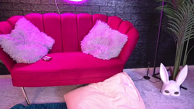 Snapshot of ScarlettQuate chatting on December 2024 05:44:01 PM ScarlettQuate online show from December 2024 05:44:01 PM