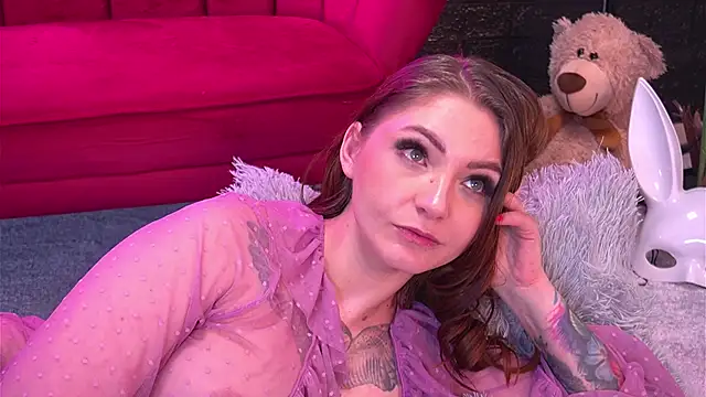 Snapshot of ScarlettQuate chatting on December 2024 12:01:02 AM ScarlettQuate online show from December 2024 12:01:02 AM