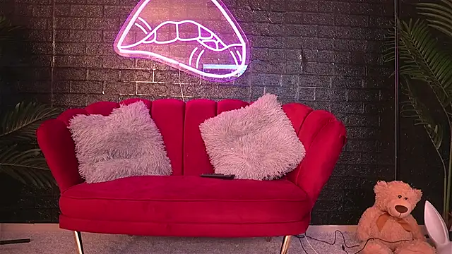 Snapshot of ScarlettQuate chatting on December 2024 05:54:02 PM ScarlettQuate online show from December 2024 05:54:02 PM