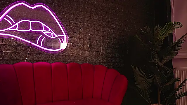 Snapshot of ScarlettQuate chatting on March 2025 11:53:01 PM ScarlettQuate online show from March 2025 11:53:01 PM