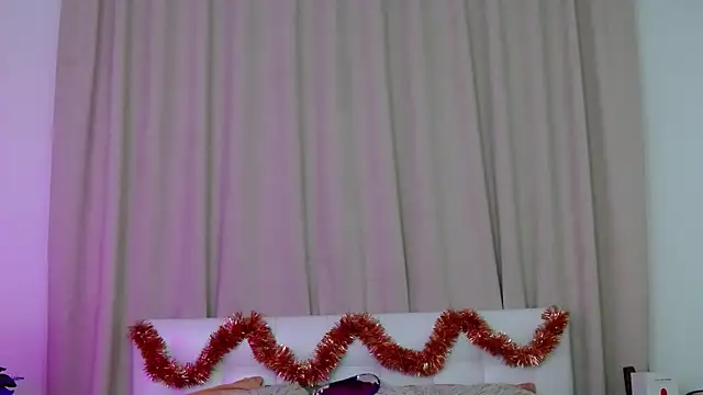 Snapshot of WildRedBerry chatting on December 2024 10:06:02 AM WildRedBerry online show from December 2024 10:06:02 AM