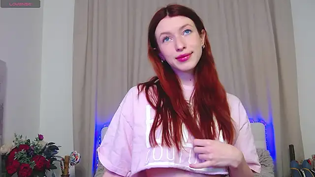 Snapshot of WildRedBerry chatting on March 2025 07:26:02 AM WildRedBerry online show from March 2025 07:26:02 AM