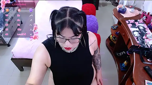 lufek23 online show from February 2025 05:26:01 PM