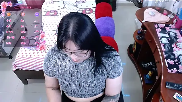 lufek23 online show from March 2025 05:35:02 PM