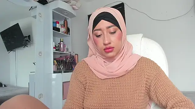 adila anich online show from September 2025 06:30:02 PM