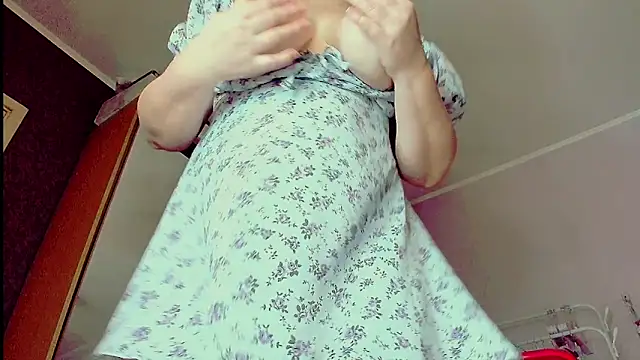 UrSexyMilf online show from December 2024 01:40:02 PM