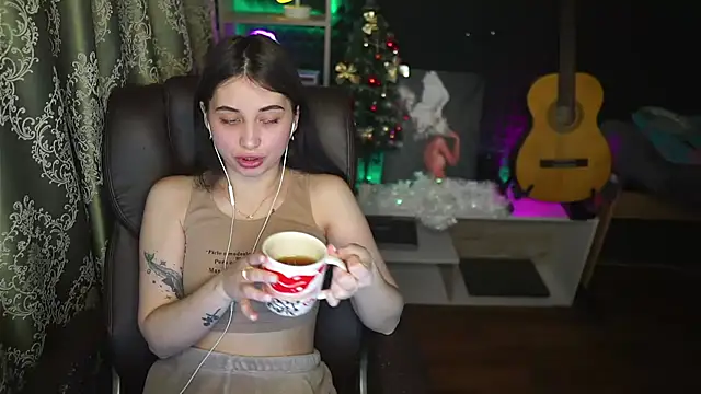 delicatedBailey online show from March 2025 02:59:01 PM