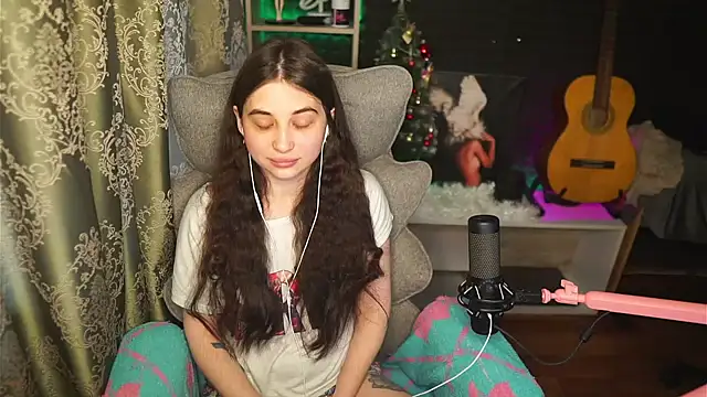 delicatedBailey online show from April 2026 04:50:01 AM