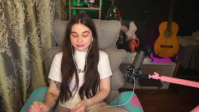 delicatedBailey online show from May 2026 01:08:02 PM