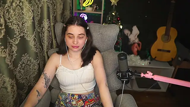 delicatedBailey online show from July 2026 03:04:01 AM