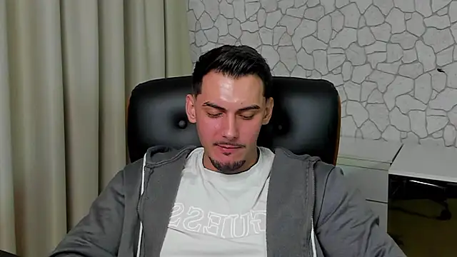 Snapshot of ClintMasters chatting on April 2026 05:37:02 AM ClintMasters online show from April 2026 05:37:02 AM