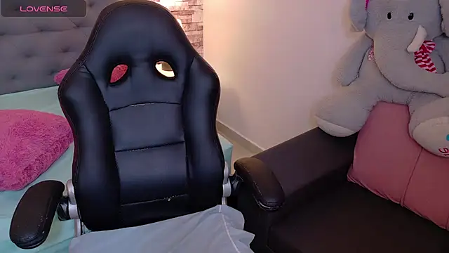 Snapshot of tamara_colliins_ chatting on October 2025 03:12:02 AM tamara colliins online show from October 2025 03:12:02 AM