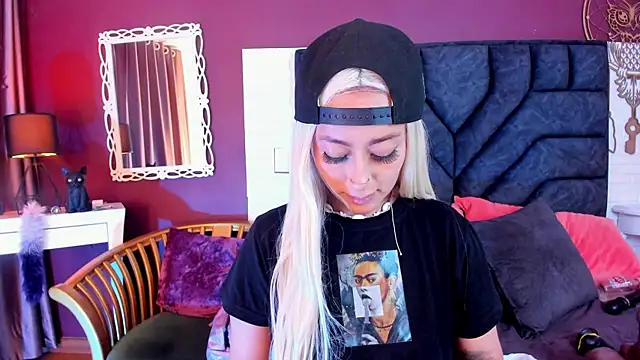 Mia-Bloom online show from February 2025 07:12:02 AM